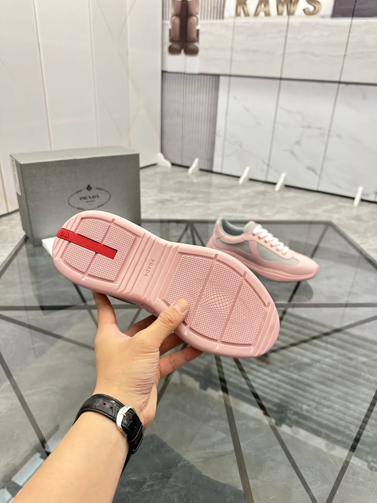 Men's shoes: 💰P360¥ Product trademark: Prada *"Prada*" low-top casual shoes Regular size: 35-47 (can be customized to 48) couple style Product materials: imported silk leather upper, breathable lining, original outsole. Number: 943
